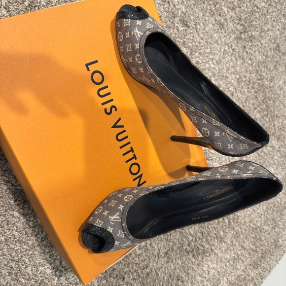 Louis Vuitton Monogram Black and Brown Heels - Picture 1 of 4
